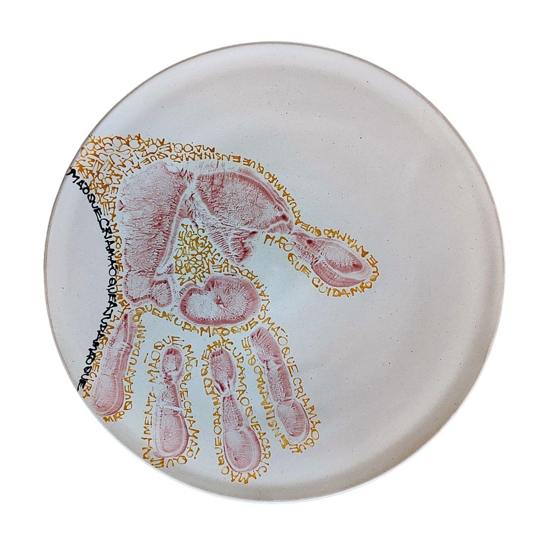 Prato Arte de Porcelena Pintado a mão - artista Patricia Lopes